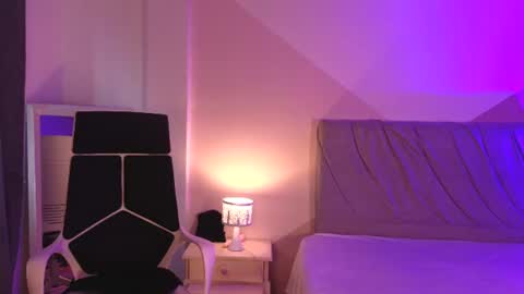 dania22_ online show from June 25, 2026, 2:32 pm