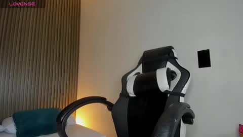 Dania online show from December 14, 2025, 2:39 am