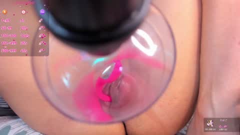 Snapshot of dania_wi chatting on July 7, 2026, 3:31 am DANIA online show from July 7, 2026, 3:31 am