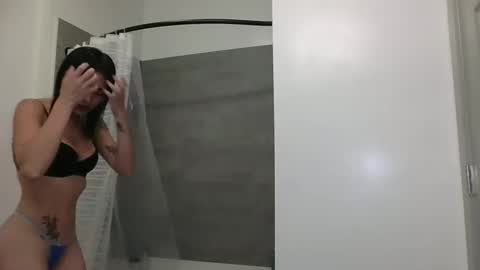 danidivina777 online show from October 6, 2025, 5:10 pm