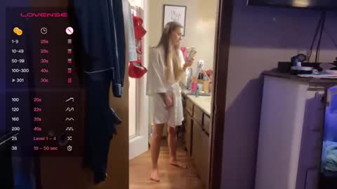 Dani Dragon online show from December 19, 2024, 7:40 am