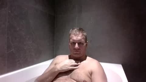 daniel0805 online show from December 13, 2024, 9:24 am