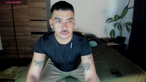 Dani  online show from November 17, 2025, 8:25 pm