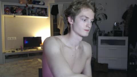 Snapshot of daniel_yumm chatting on April 15, 2026, 10:54 pm Daniel online show from April 15, 2026, 10:54 pm