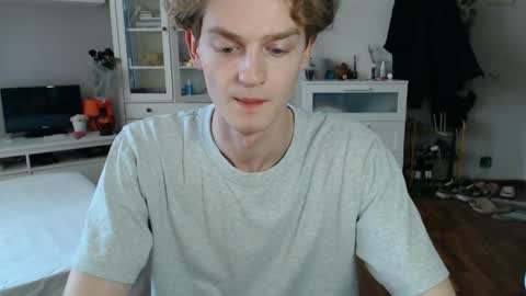 Snapshot of daniel_yumm chatting on April 30, 2026, 11:27 am Daniel online show from April 30, 2026, 11:27 am