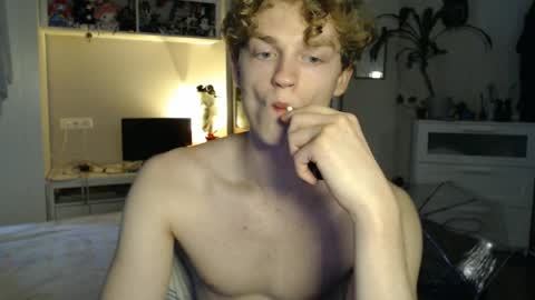 Snapshot of daniel_yumm chatting on May 22, 2026, 3:24 am Daniel online show from May 22, 2026, 3:24 am
