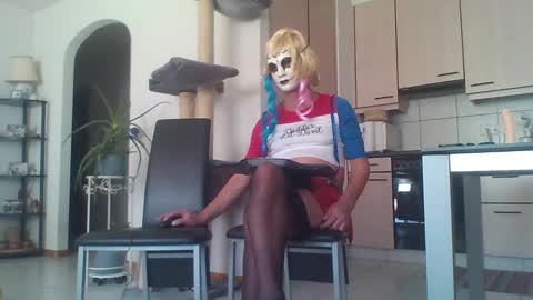 newcumer online show from February 4, 2025, 9:07 am