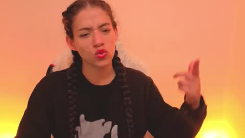 daniela_rivasthl online show from March 26, 2026, 5:46 am