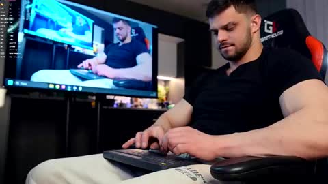 Snapshot of danielkraig_for_u chatting on February 23, 2026, 9:23 pm Daniel Kraig online show from February 23, 2026, 9:23 pm