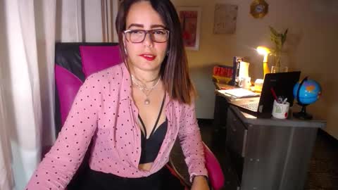 Snapshot of danielle_rose_ chatting on March 25, 2026, 2:12 pm Angie online show from March 25, 2026, 2:12 pm
