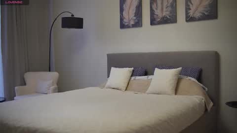 Snapshot of danielle_thomas chatting on September 18, 2025, 9:44 am Danielle online show from September 18, 2025, 9:44 am