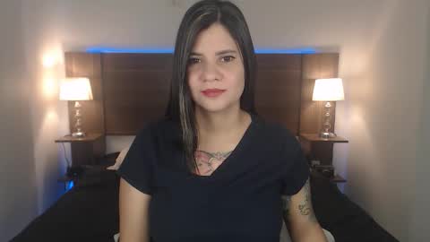 daniellerain online show from October 31, 2025, 11:22 am