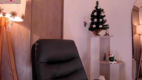 Danielle Rose online show from December 3, 2025, 11:03 pm