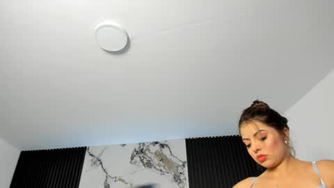 Dani Phonenix online show from September 24, 2025, 12:08 pm