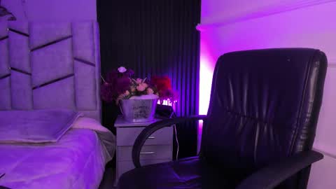 Dani Phonenix online show from February 23, 2026, 11:51 am