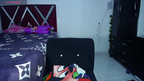 danisabrownn online show from March 4, 2025, 2:42 pm