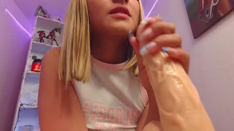 Snapshot of danmsel chatting on January 18, 2025, 7:28 am Pau online show from January 18, 2025, 7:28 am