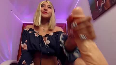 Snapshot of danmsel chatting on February 19, 2025, 3:38 pm Pau online show from February 19, 2025, 3:38 pm