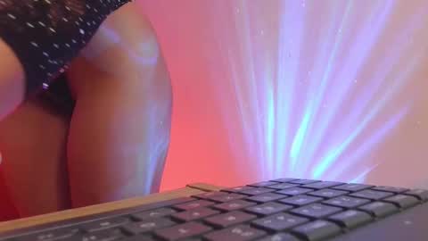 Snapshot of danmsel chatting on October 7, 2025, 4:37 pm Pau online show from October 7, 2025, 4:37 pm