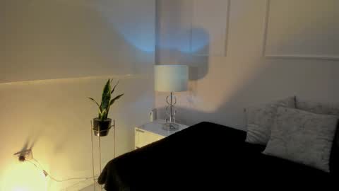 danna_palmeth online show from November 23, 2025, 7:46 pm