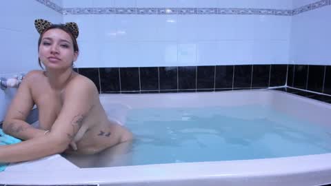 Snapshot of danna_reyess chatting on February 4, 2025, 6:17 pm Danna online show from February 4, 2025, 6:17 pm