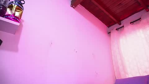 Danna Berlin  online show from October 29, 2025, 7:15 pm