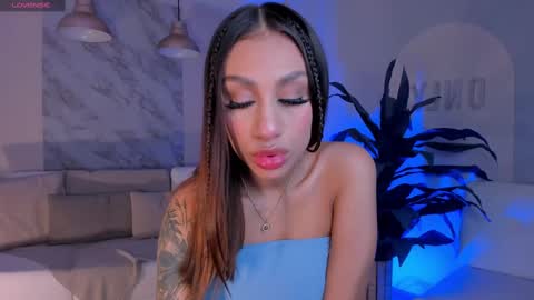 Danna Cruz  online show from February 18, 2025, 7:52 pm