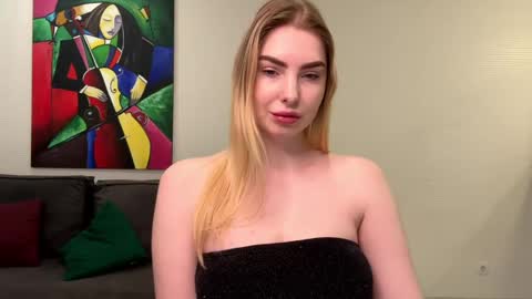 dannamissss online show from December 17, 2024, 9:05 pm