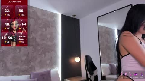 Snapshot of danne_bratz_ chatting on October 31, 2025, 3:35 pm D A N N A online show from October 31, 2025, 3:35 pm