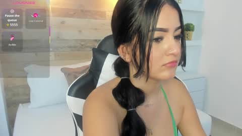 Snapshot of danne_bratz_ chatting on November 5, 2025, 7:25 pm D A N N A online show from November 5, 2025, 7:25 pm