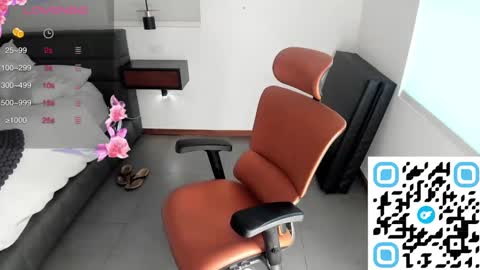 DANNI DANIELS online show from December 4, 2024, 3:54 pm