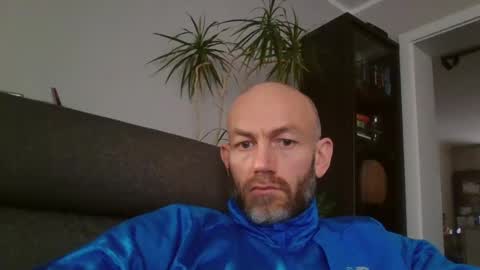 Snapshot of danny81boy chatting on December 20, 2024, 1:22 pm danny81boy online show from December 20, 2024, 1:22 pm