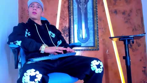 dante_brown1 online show from December 16, 2025, 11:15 am