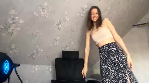 Mila online show from October 27, 2025, 11:47 am