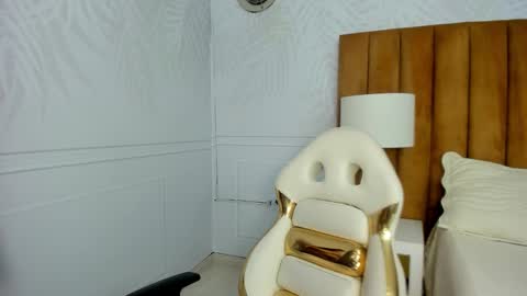 Daphne online show from February 26, 2025, 8:48 am