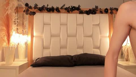 daphne_and_roger online show from November 1, 2025, 1:02 pm