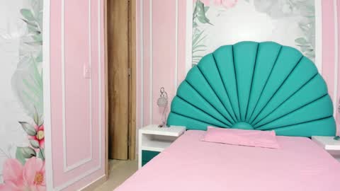 Daphne  online show from January 16, 2025, 11:37 am