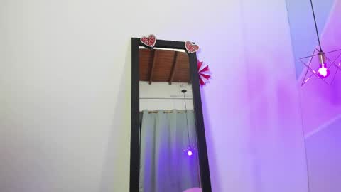 Daphne  online show from March 1, 2025, 3:49 pm