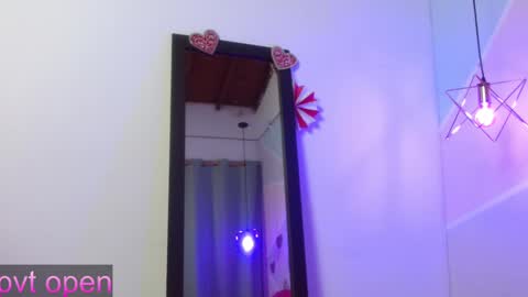 Daphne  online show from March 4, 2025, 12:55 pm