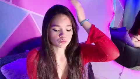 Daphne  online show from November 22, 2025, 3:55 pm