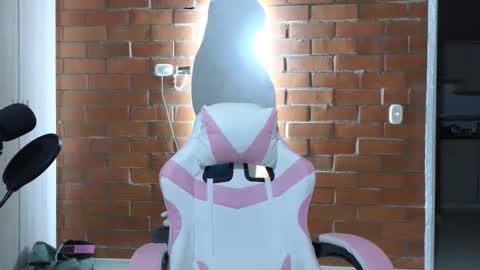 daphne_grayy online show from April 14, 2026, 10:32 am