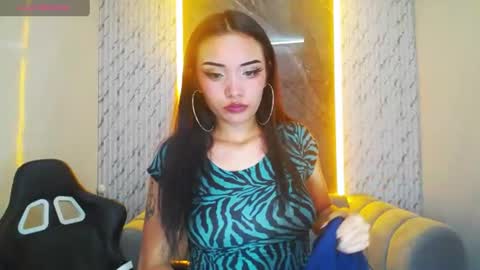 Snapshot of daphne_nicole_b chatting on July 1, 2026, 12:56 am daphne_nicole_b online show from July 1, 2026, 12:56 am