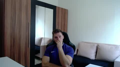 Snapshot of darius_94 chatting on April 1, 2026, 6:36 am darius_94 online show from April 1, 2026, 6:36 am