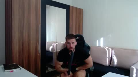 darius_94 online show from May 3, 2026, 5:57 am