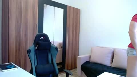 darius_94 online show from May 11, 2026, 4:04 pm