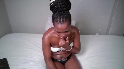 dark_lovly online show from February 3, 2026, 6:40 am