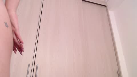  Candy   online show from January 17, 2025, 10:34 pm