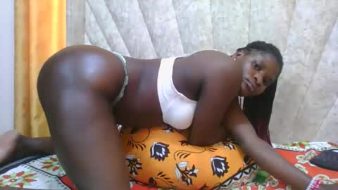 Snapshot of darknipples2 chatting on February 18, 2026, 10:22 am SHANICE online show from February 18, 2026, 10:22 am