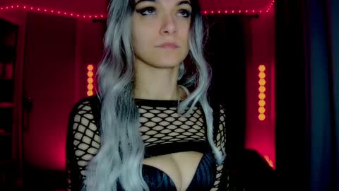 roseredgoddess online show from May 16, 2026, 5:04 am