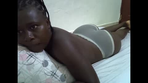 Snapshot of darling_ella chatting on February 16, 2026, 5:14 am darling_ella online show from February 16, 2026, 5:14 am